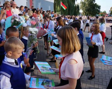Вручение подарков Президента Республики Беларусь.
