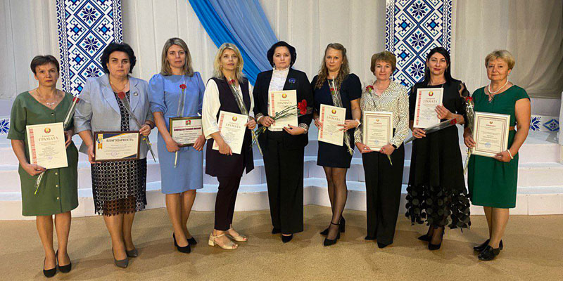 С профессиональным праздником!